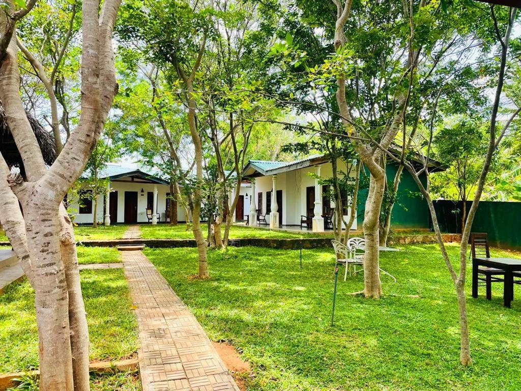 Kingfisher Resort Sigiriya Exterior photo