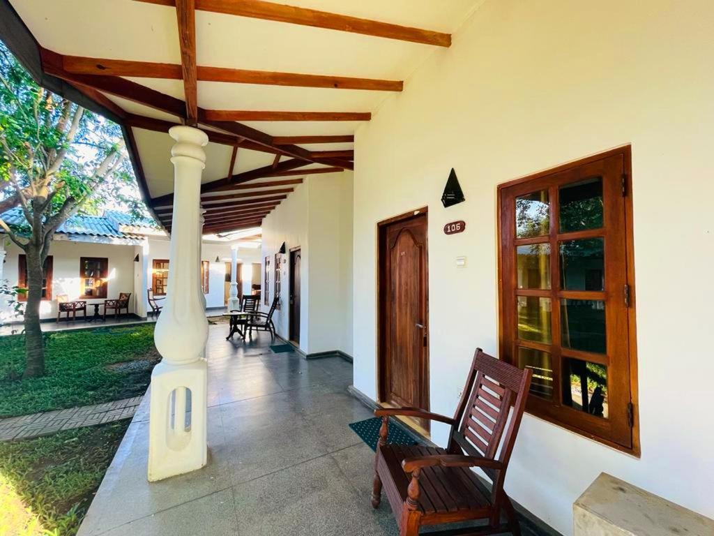 Kingfisher Resort Sigiriya Exterior photo