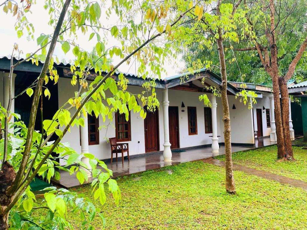 Kingfisher Resort Sigiriya Exterior photo